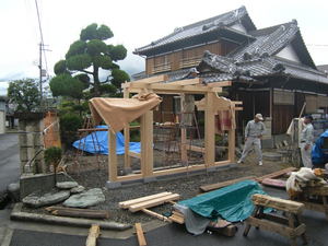 純和風住宅の門　工事:和歌山市　　上棟