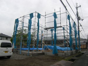 上棟式　雨　